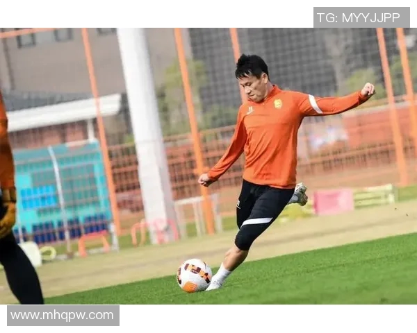 深圳羽毛球队在杯赛中以64分稳居积分榜首位展现强劲实力